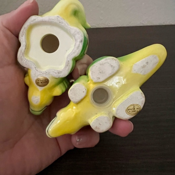 Green Dinosaur Salt and Pepper Shakers - Picture 3 of 4